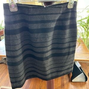 Banana Republic Gray and Black Striped Skirt SZ 2